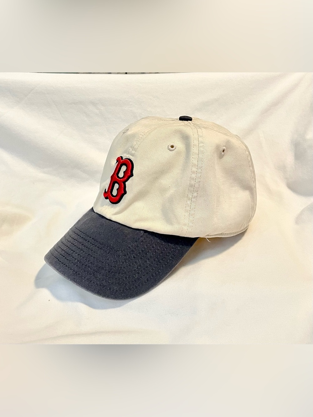 VINTAGE The Franchise Boston Red Sox Fitted Hat/Cap - Cream~Navy - MLB - Fitted